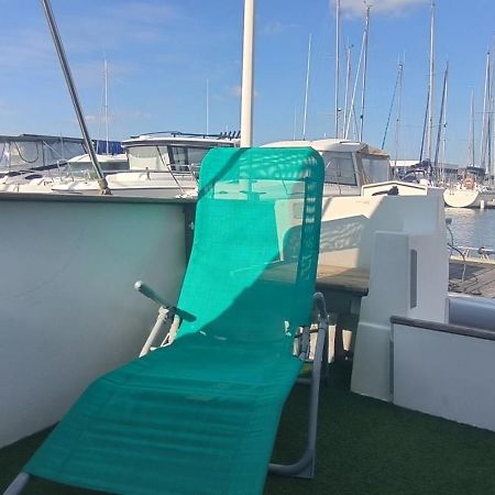 Nuit Insolite Sur L'Eau Au Port De Ouistreham Hotel Exterior photo