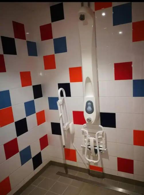 Nuit Insolite Sur L'Eau Au Port De Ouistreham Hotel Exterior photo