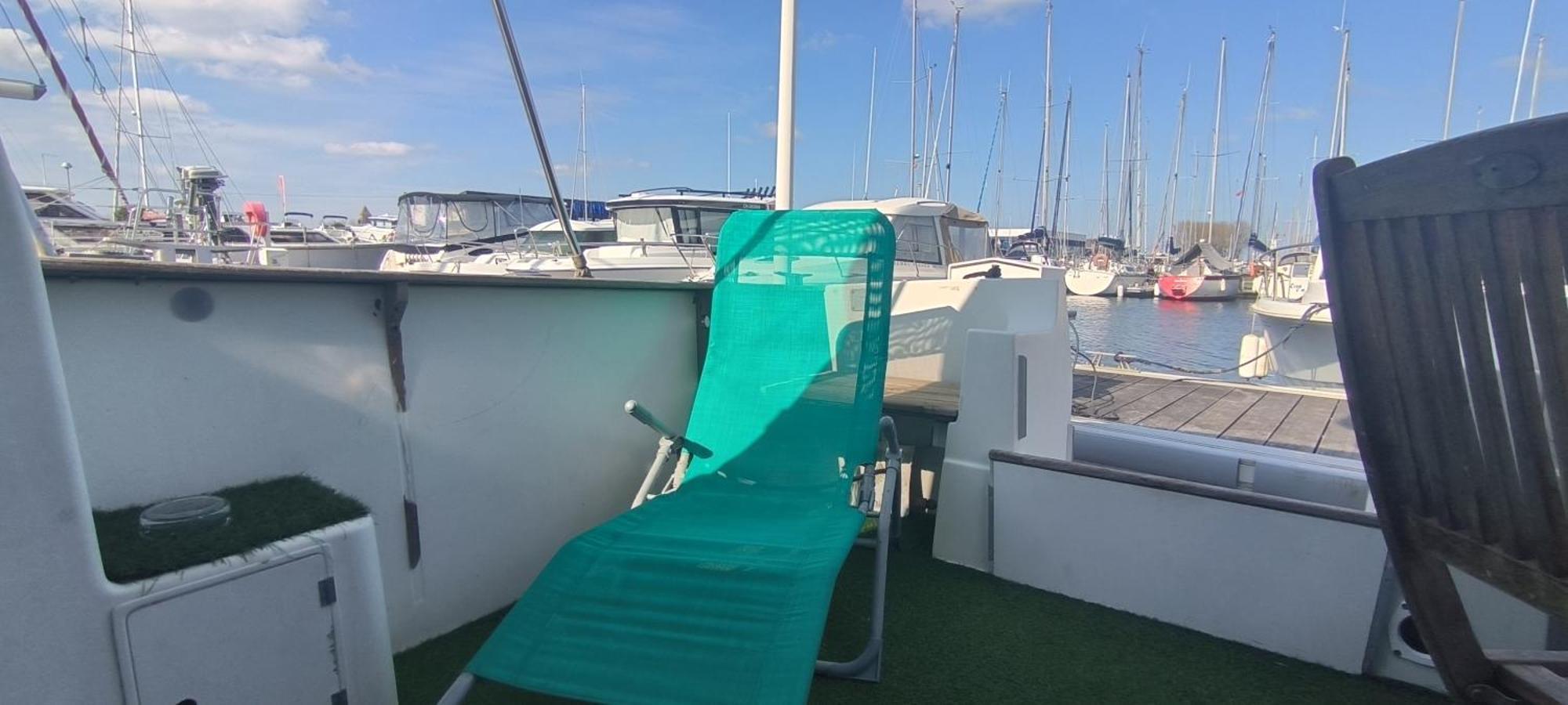 Nuit Insolite Sur L'Eau Au Port De Ouistreham Hotel Exterior photo