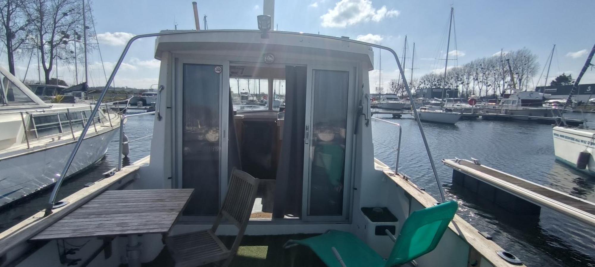 Nuit Insolite Sur L'Eau Au Port De Ouistreham Hotel Exterior photo